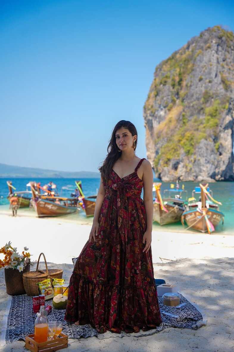 Explore Long Beach Dresses: Flowy Fashion for Seaside Bliss - Buy ...