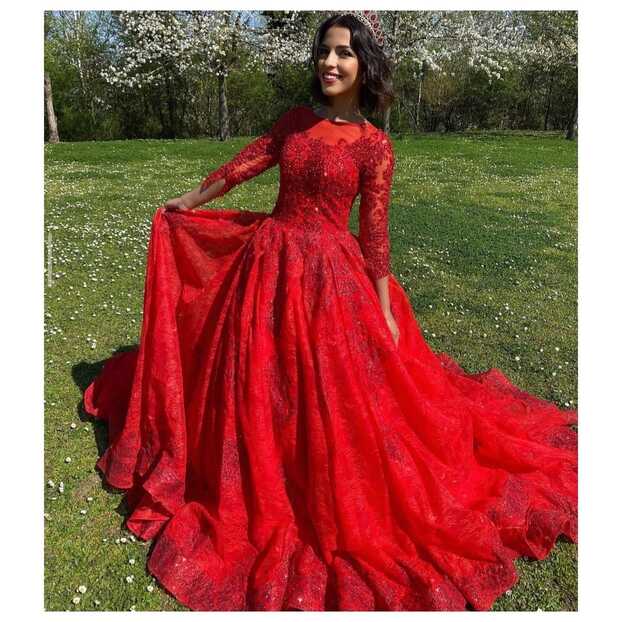 Flared ball-gown in red – Ricco India