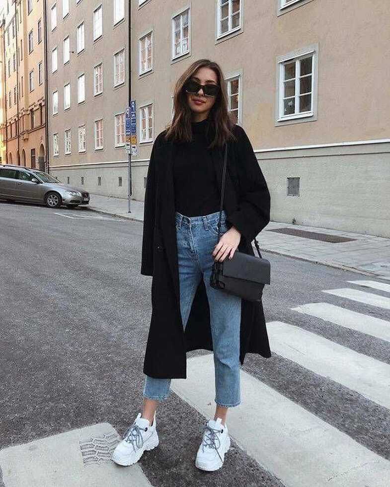 Follow These Fashion Girls for a Lesson in Minimalist Style