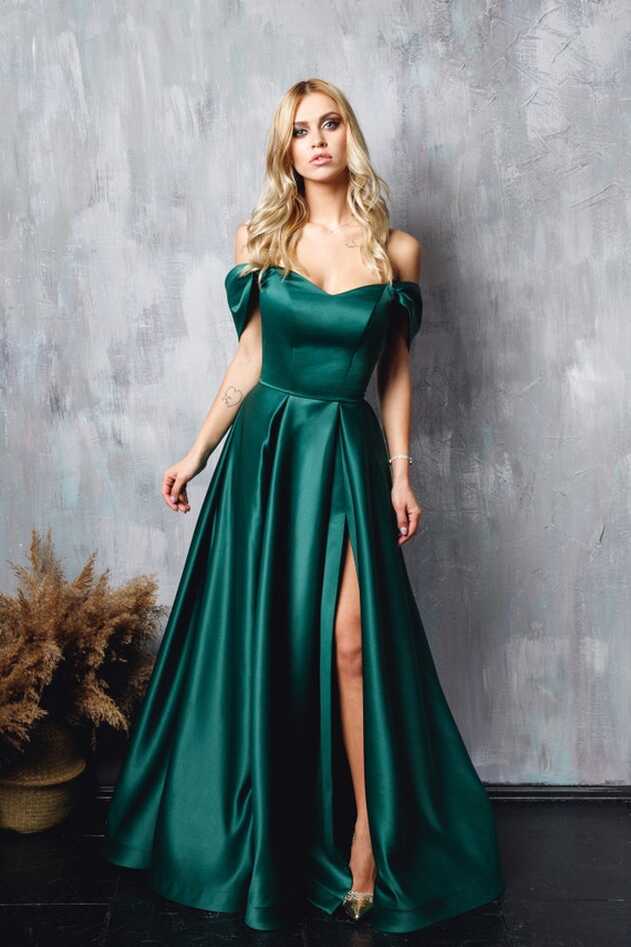 Formal Dress queen of the Emerald Kingdom. Green Satin off ...