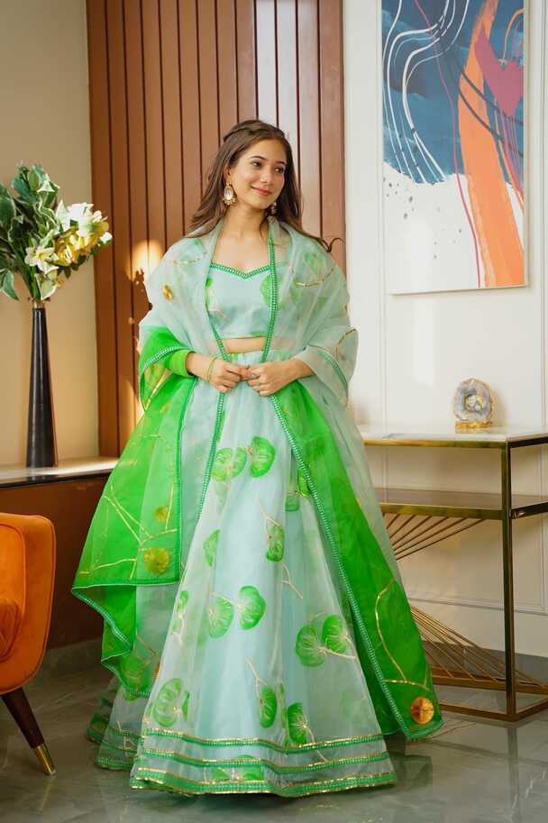 From Lehengas to Kurtas| A Splendor of Indian Traditional Wear ...