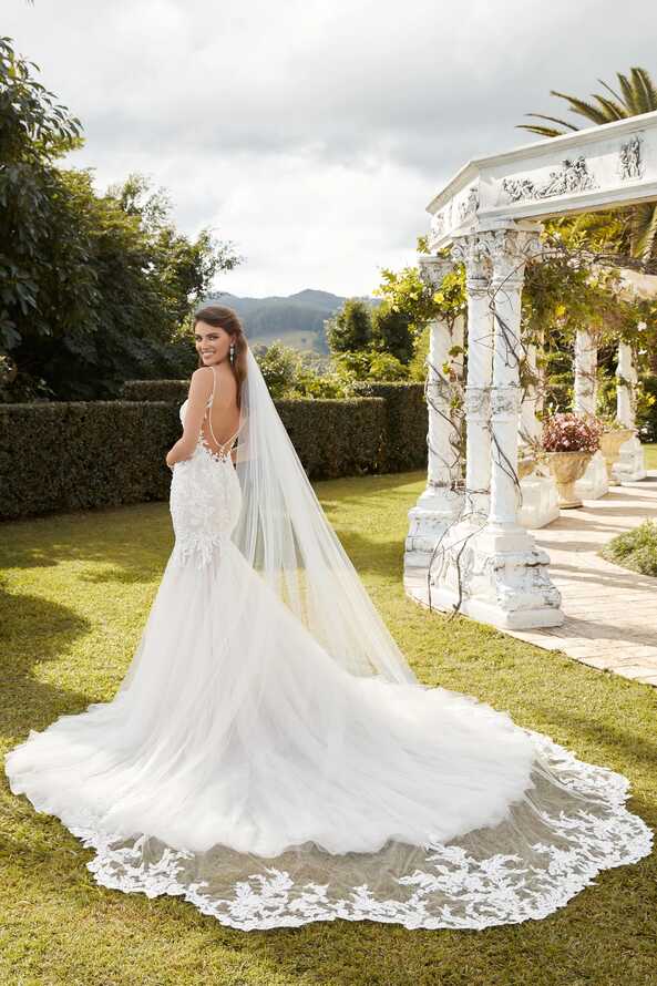 Gorgeous Scalloped Bridal Veil with Floral Lace | Sophia Tolli ...