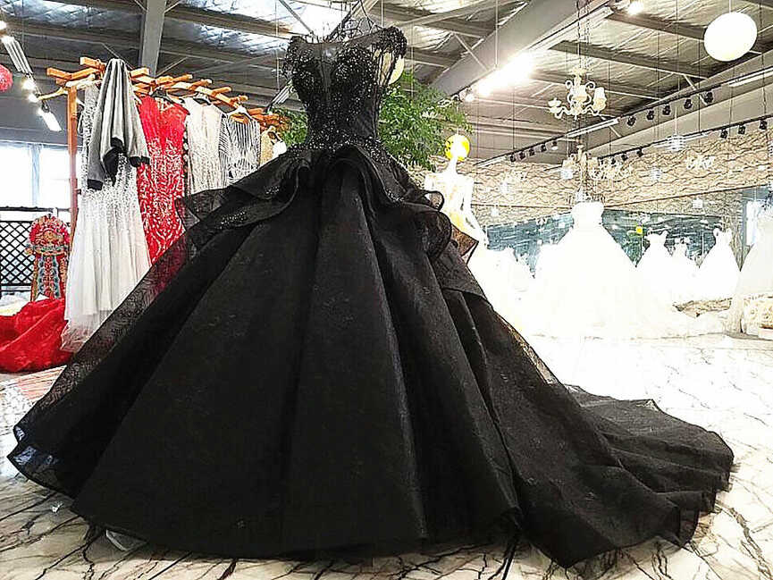 Gothic Black Wedding Dresses Luxury Beaded Glitter Ruffled Sweep ...