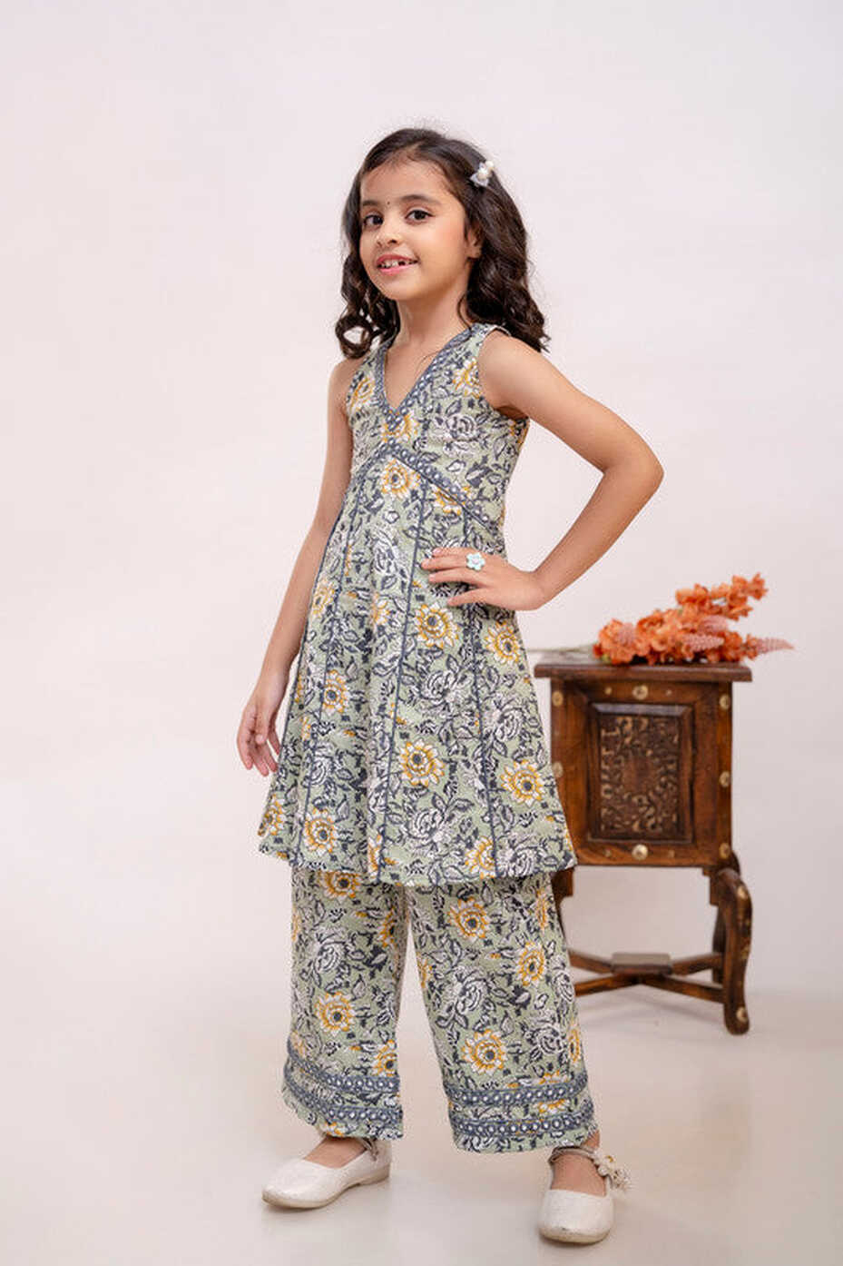 Green Coloured Pure Cotton with Beautiful Print Sleeveless Girls ...