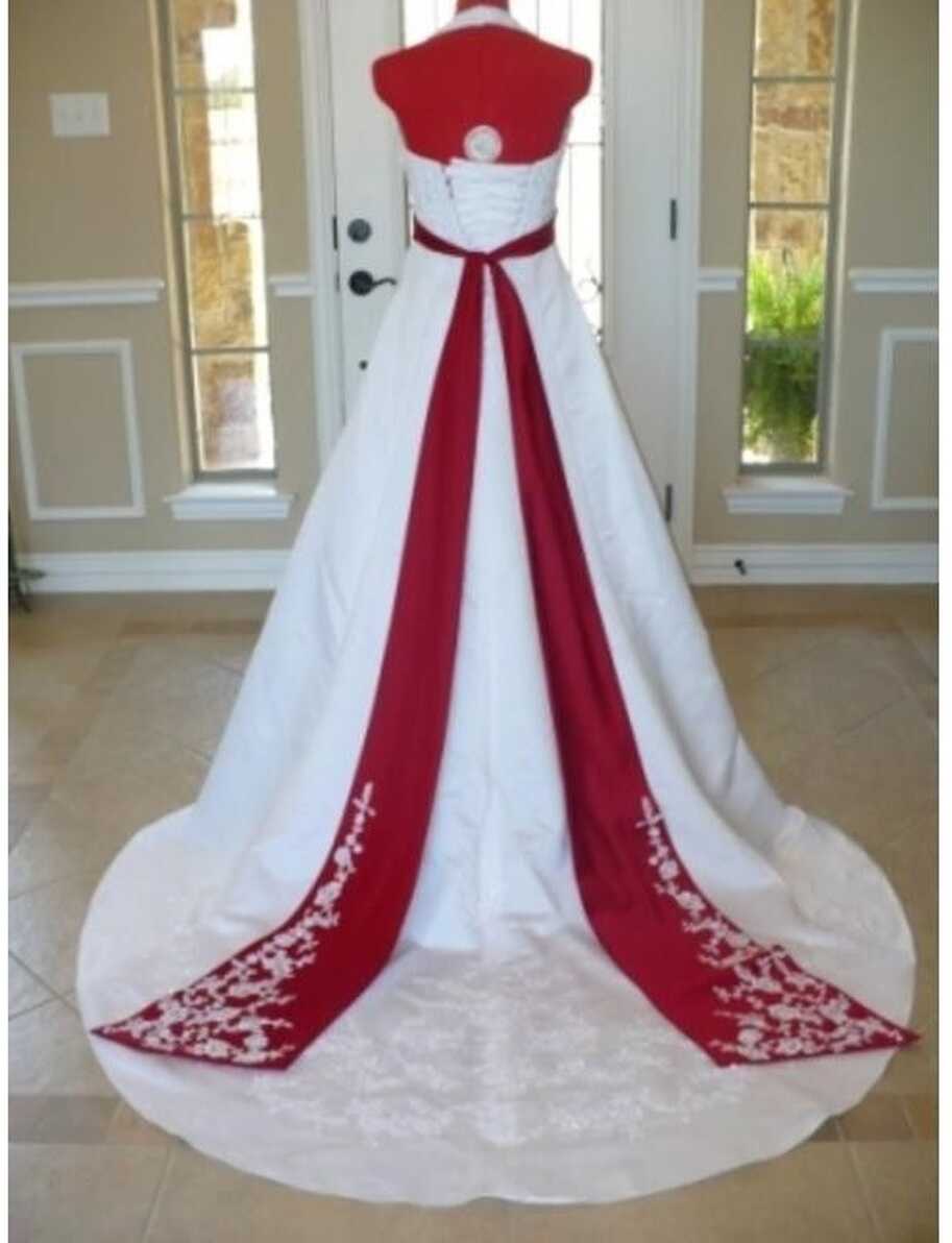 Halter neck wedding dress in Kenya for sale at a price of Ksh.7,000