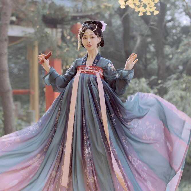 Hanfu Female Dress | Chinese Temple