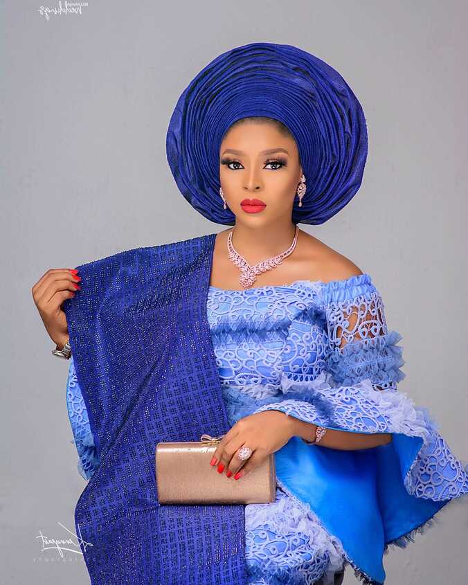 Here&#39;s how to make a Statement in Blue for your Traditional Engagement