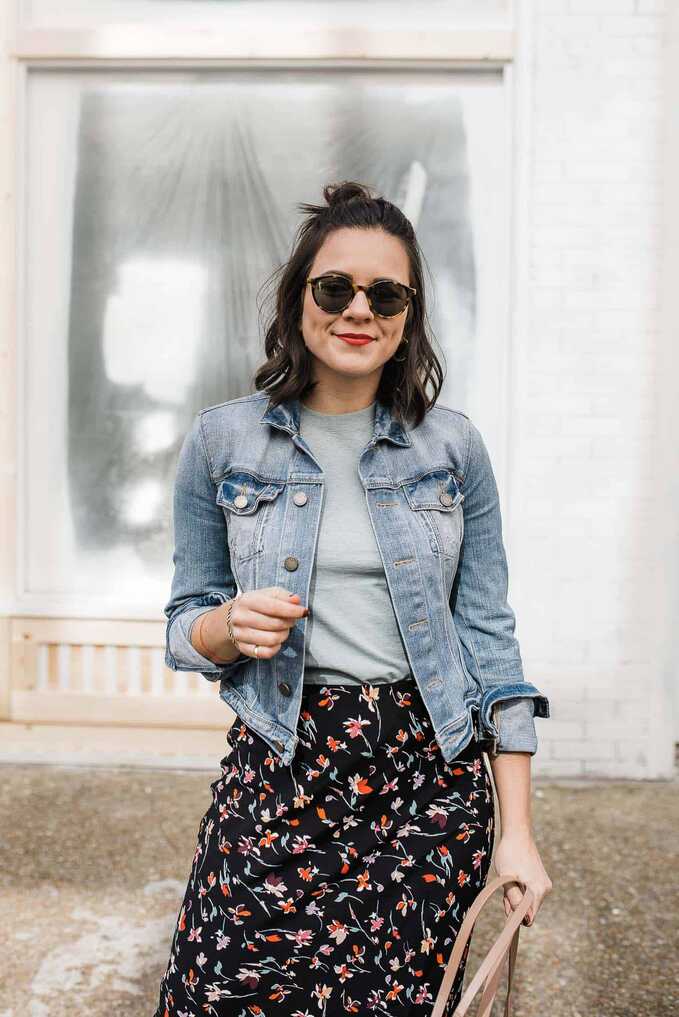 How To Wear A Denim Jacket + 40 Outfit Ideas - an indigo day ...