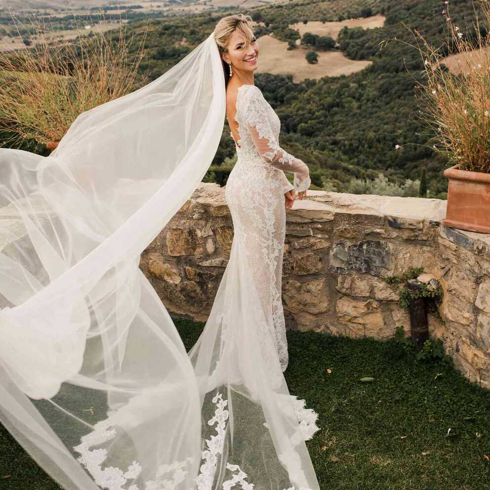 How to Choose the Right Wedding Veil Style for Your Dress