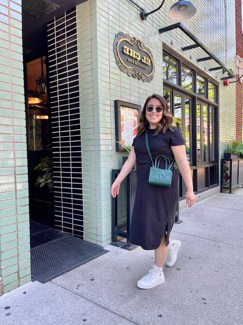 How to Wear a Midi Dress with Sneakers - the ultimate comfortable ...