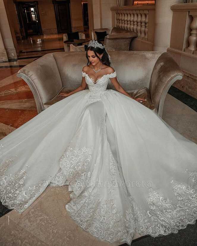 Ivory A-line Princess Off-the-shoulder Lace Wedding Dresses