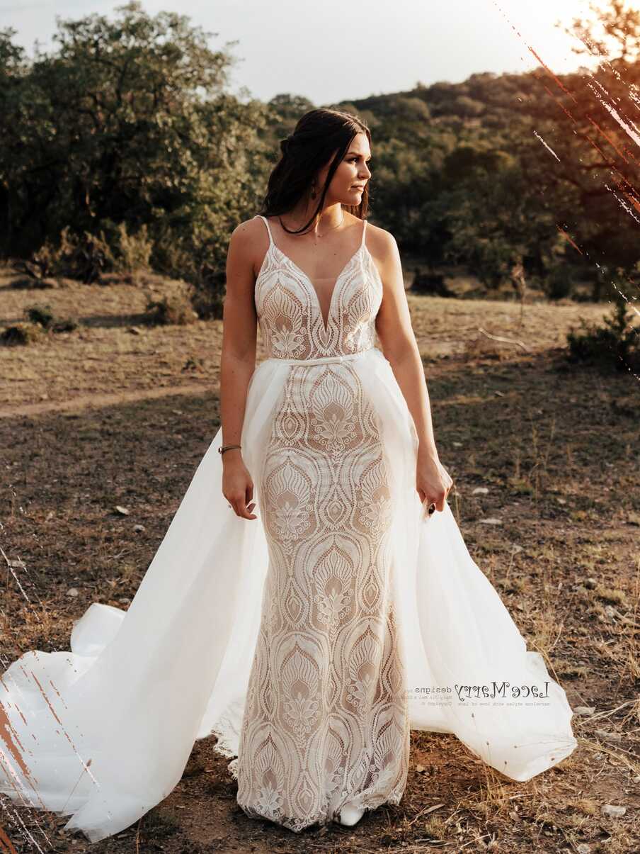 KAILEY / Lace Boho Wedding Dress with Deep V Neck - LaceMarry