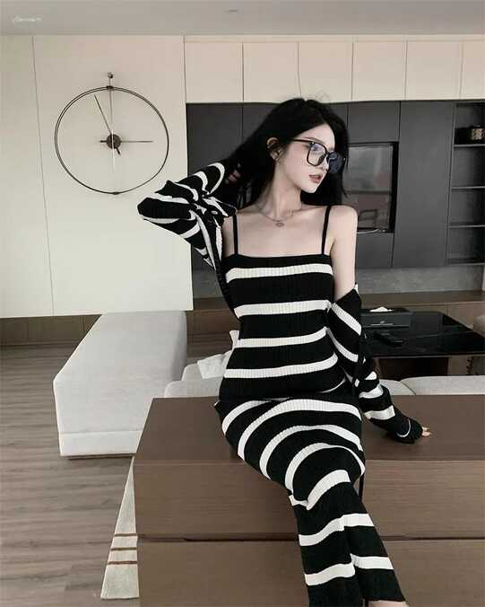 Korean Fashion Black Stripe Knitted Set With Long Sleeve Short ...