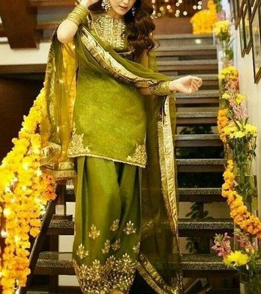 Latest 50 Bridal Mehendi Dress Designs For 2022 - Tips and Beauty