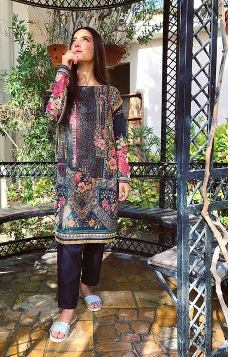 Latest Style of Pakistani Salwar Kameez for Occasions