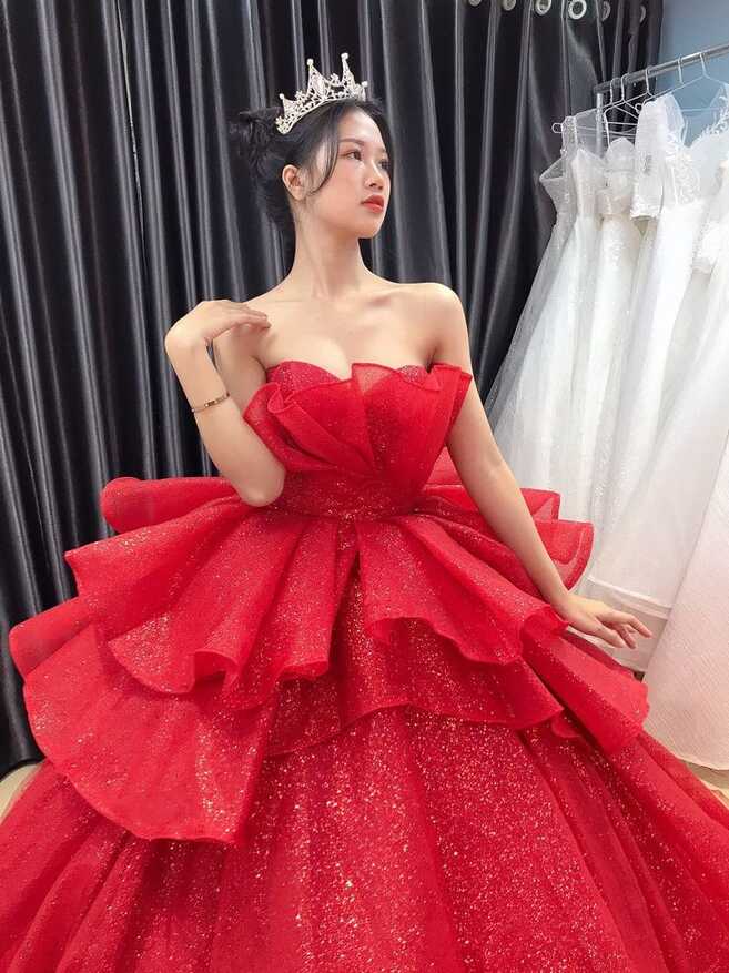 Limited edition - Luxury - sweetheart red ball gown with cathedral ...