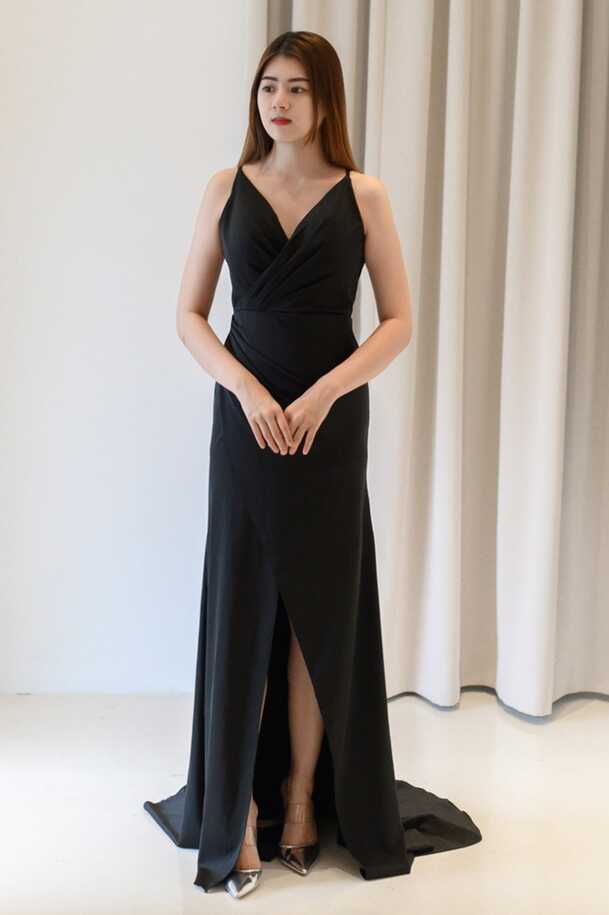 Lite Simple Black Sleek Gown – GlamEdge Dress &amp; Gown