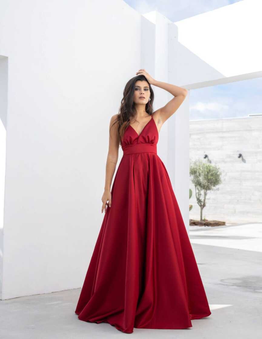 Long red party dress with straps for events | INVITADISIMA