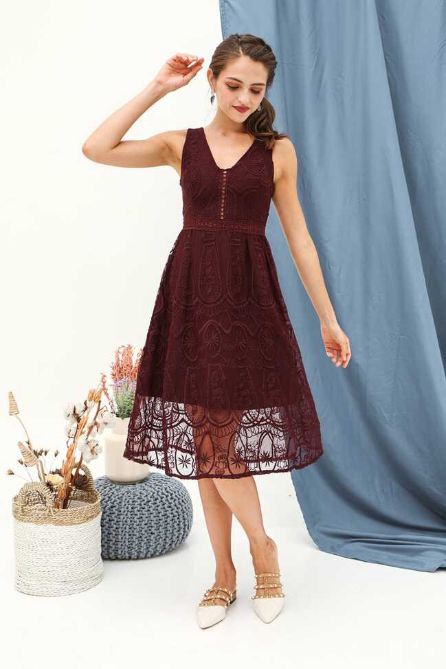 Luxe Labyrinth Lace Cocktail Dress Burgundy Red | lechicsg