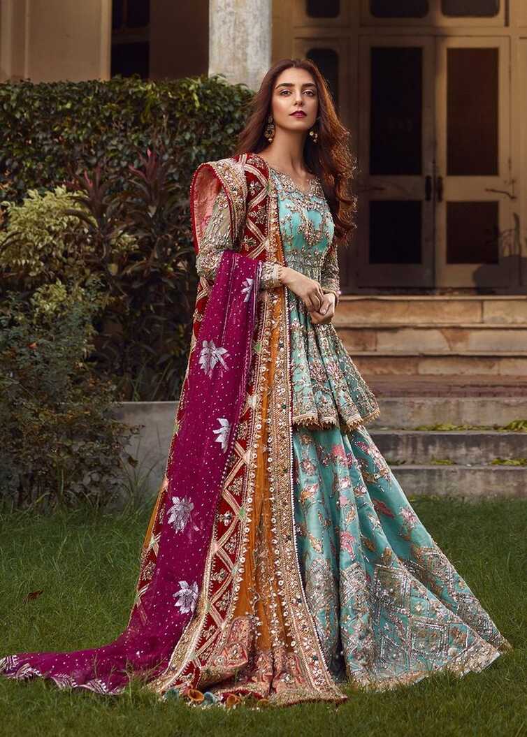 Mehndi Outfits for Brides 2020 by Pakistani Designers | Pakistani ...