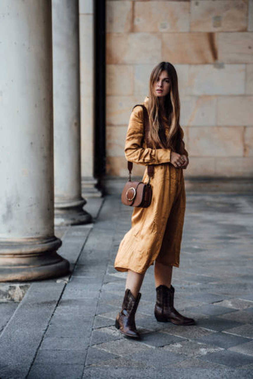 Midi Dress combined with Cowboy Boots || Fashionblog Berlin