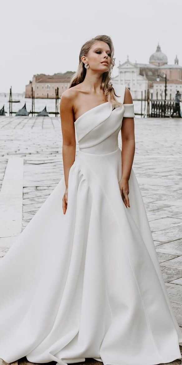 Modern Wedding Dresses: 18 Styles To Stand Out