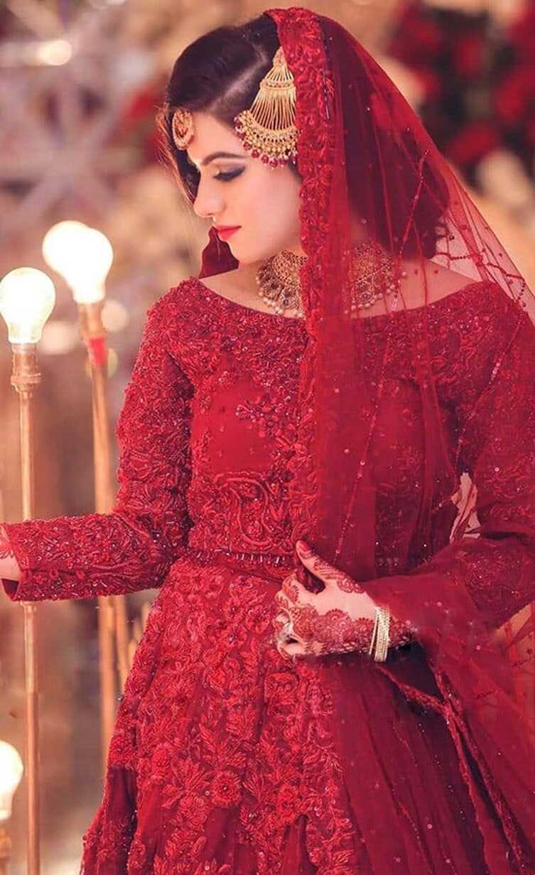 Most Beautiful Pakistani Bridal Wearing Red Lehanga Gorgeous Look