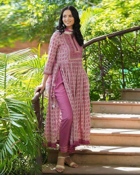 Nayra Cut Pink Cotton Kurti Pant Dupatta Set with Embroidery and ...