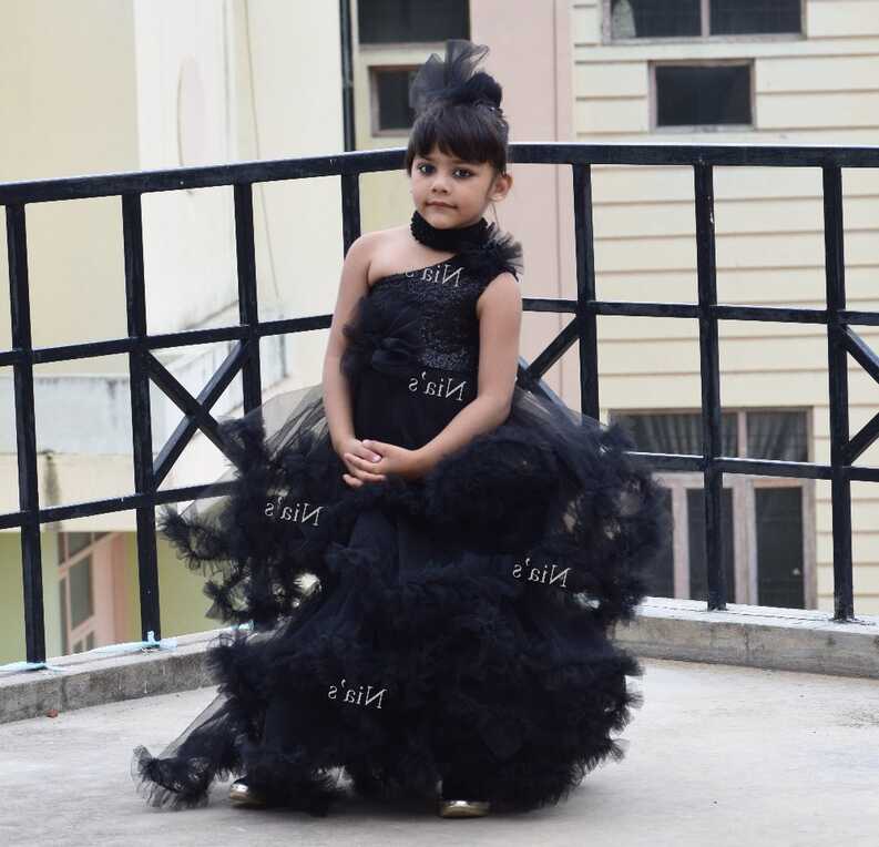 Net And Satin Girl Nia&#39;s Wedding Wear Black Princess Gown, Age: 0 ...