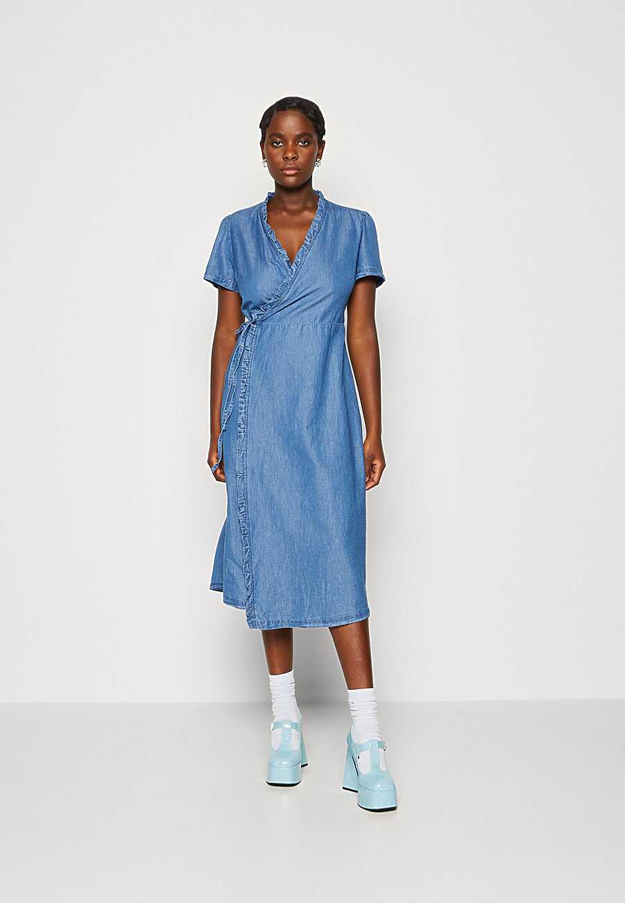 ONLY ONLRINA WRAP DRESS - Denim dress - medium blue denim/blue ...