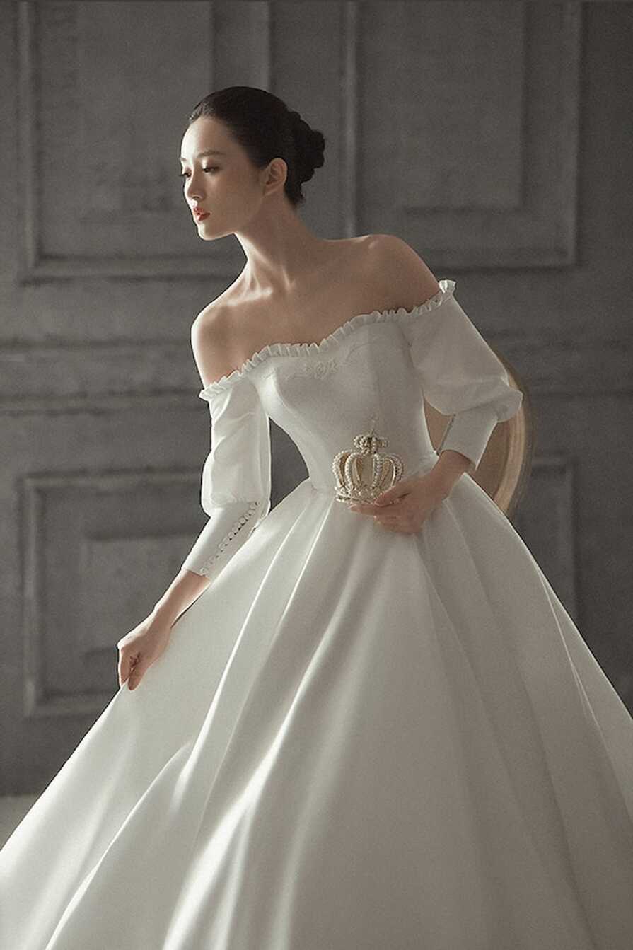 Off the Shoulder Wedding Dress Satin Wedding Gown Vintage Wedding ...