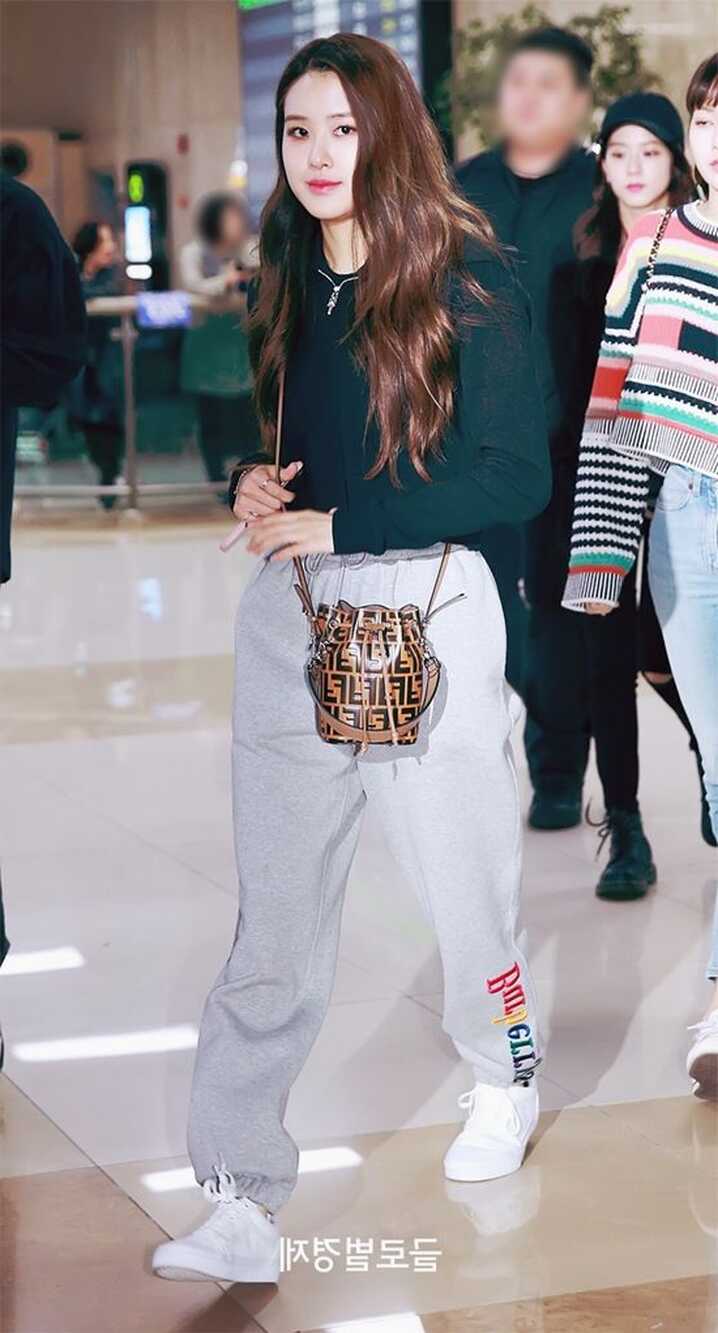 Official Korean Fashion : Blackpink Rose Airport Fashion