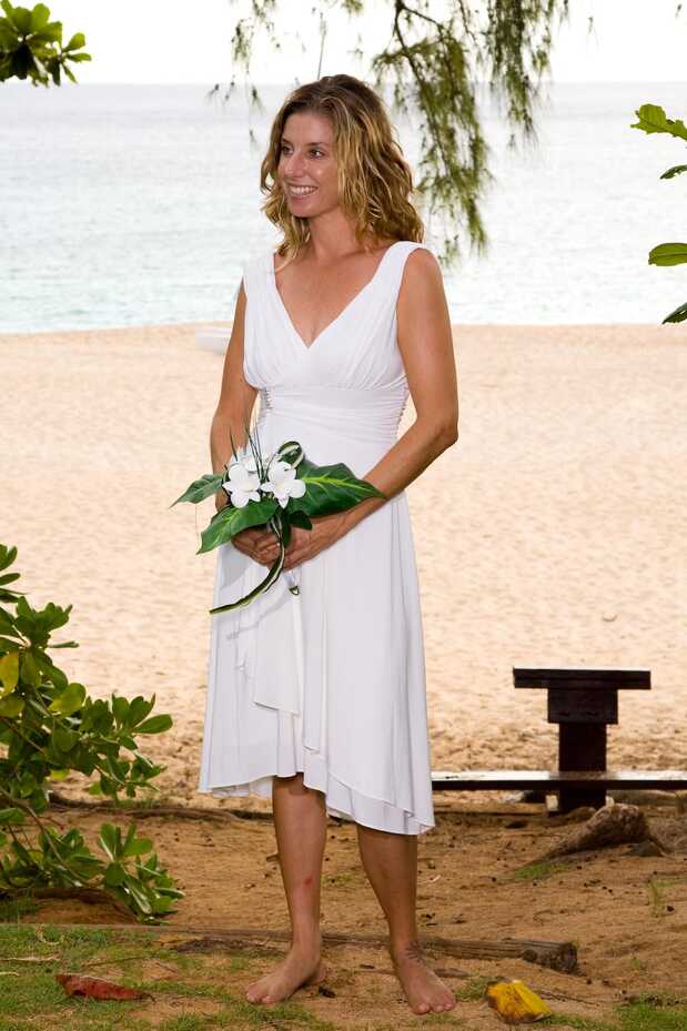 POPULAR! Vennechia Short Beach Wedding Dress