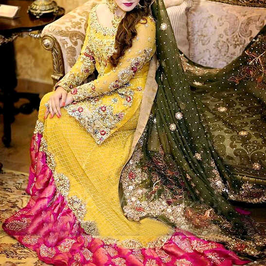 Pakistani Mehndi Dresses 2024: Mehndi Dress Design &amp; Bridal Mehndi ...