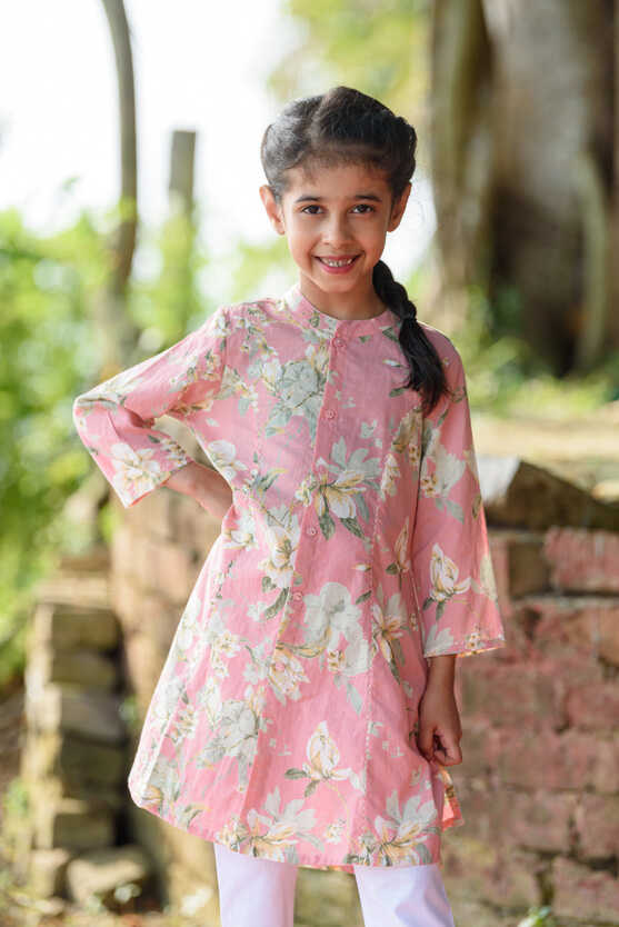 Pastel Pink Floral Printed Simple Cotton Girl&#39;s Kurti