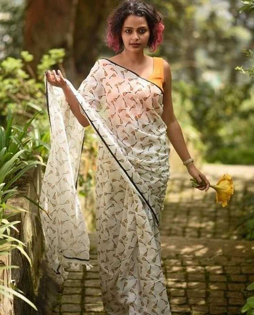 Plain White Insanely Simple Sarees, With blouse piece, 5.5 m ...