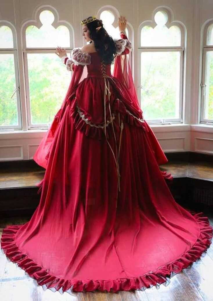 Queen Red/Champagne Sleeping Beauty Gown