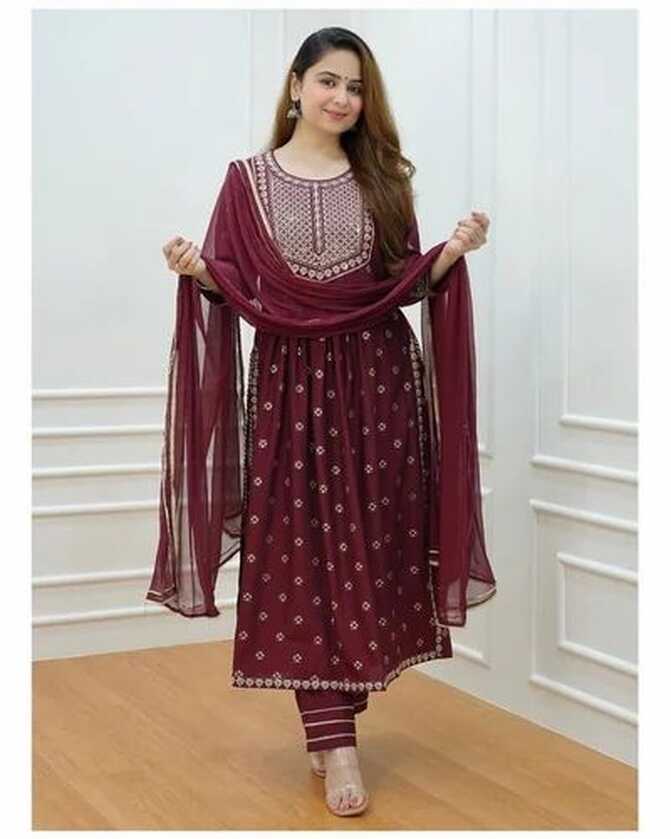 Rayon Beautiful Naira Cut Kurti With Pent Set, Machine Wash at Rs ...