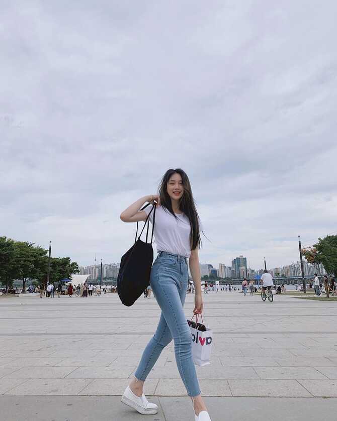 Skinny Blue Jeans Casual Ulzzang Korean Girl Outfit Style ...