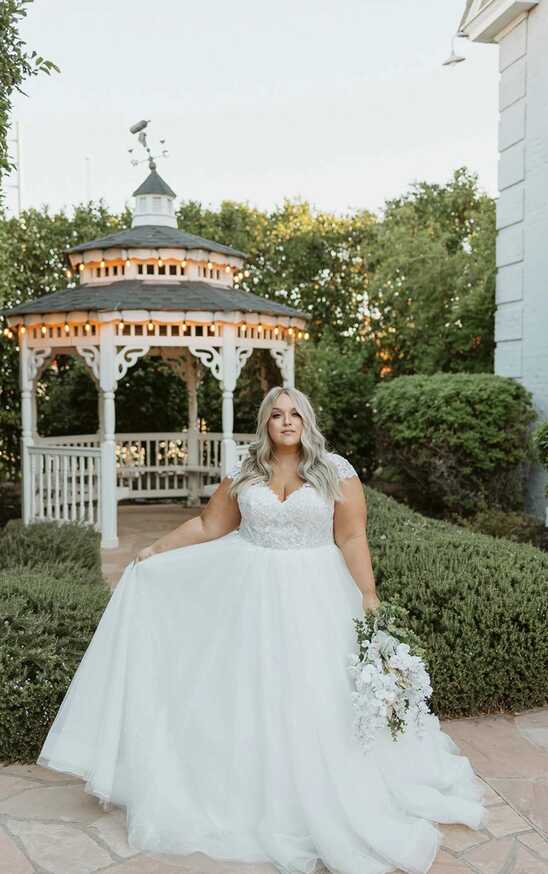 Sparkling Lace Plus Size Princess Ballgown Wedding Dress