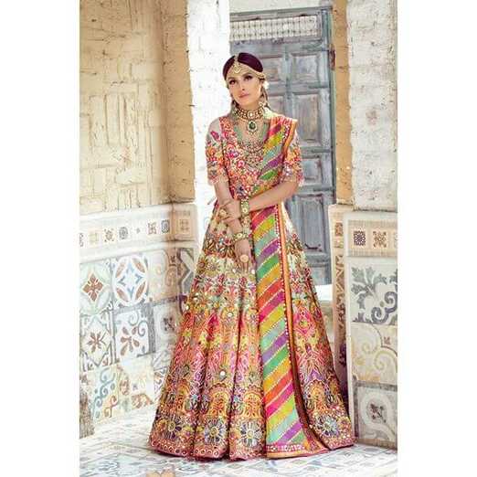 Stunning Pakistani Mehendi Outfits For Trendsetter Brides!