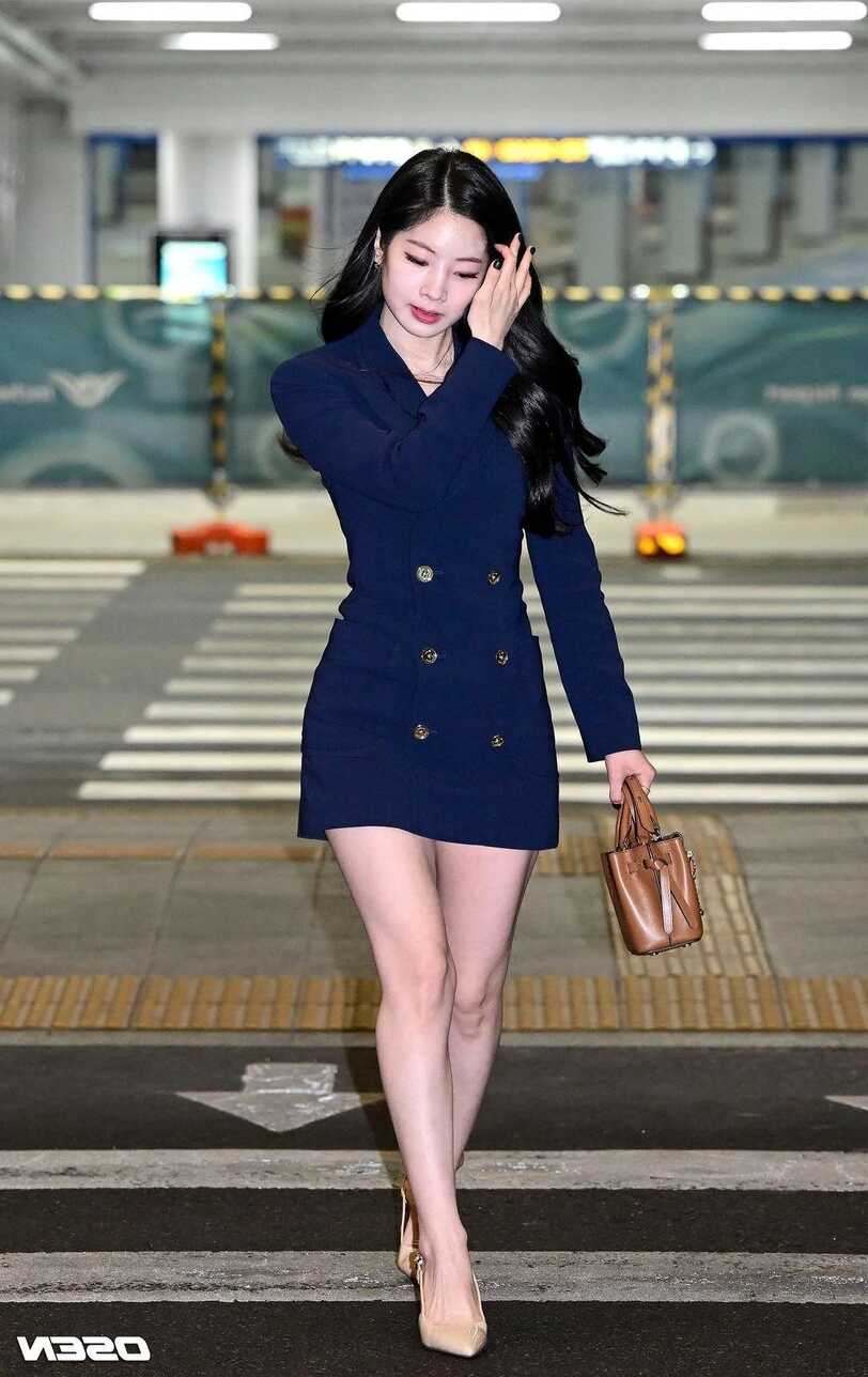 Stylish Airport Ensembles To Cop From Famous Korean Celebrities ...