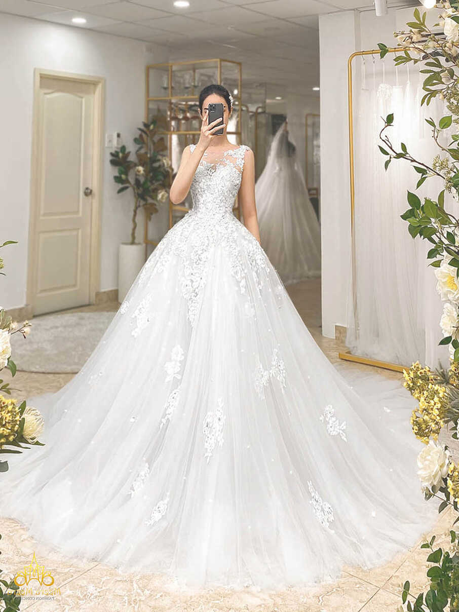 THE MOST BEAUTIFUL CHRISTIAN WEDDING DRESSES