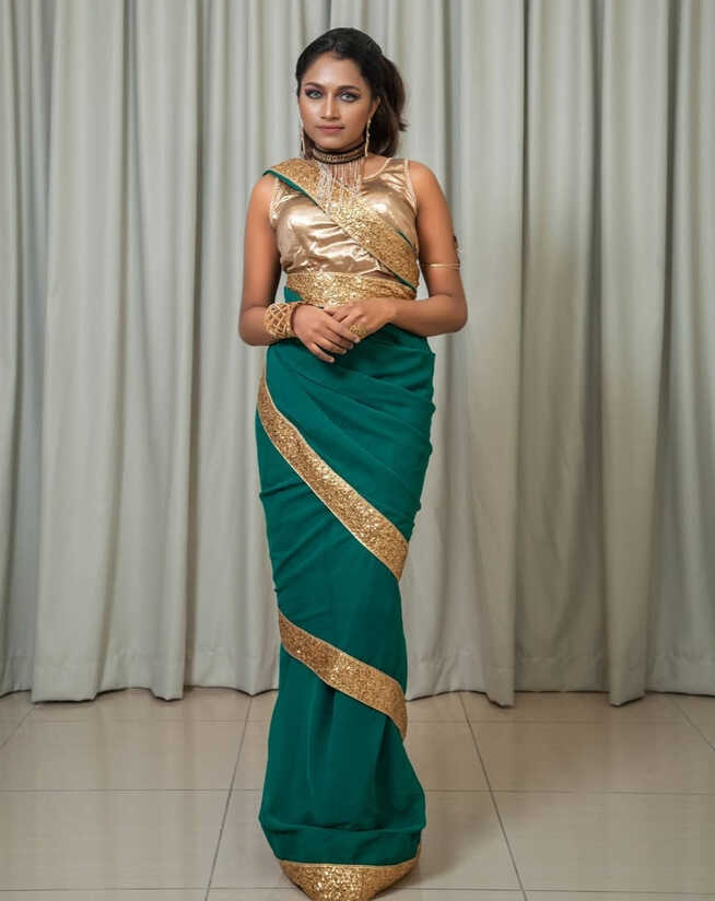 The Many Stylish Ways To Drape A Saree In 2023 - India Fashion X