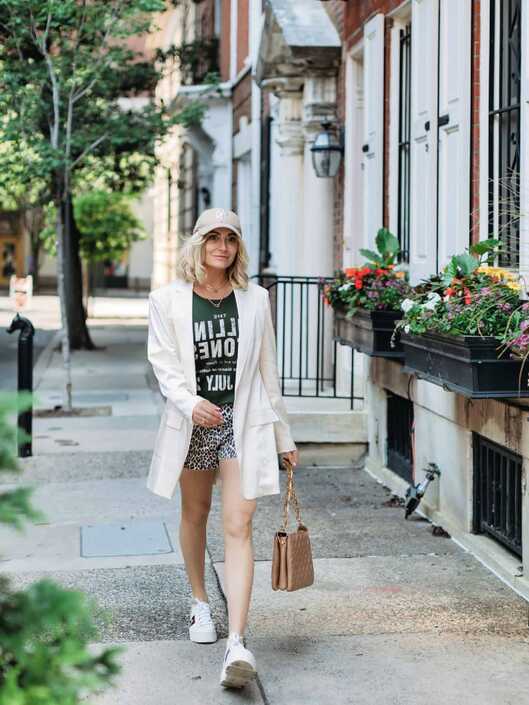 The Perfect City Chic Summer Outfit - City Girl Gone Mom