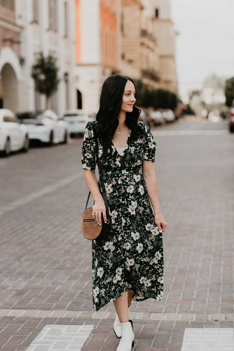 The Perfect Floral Midi Dress to Transition into Fall | Outfits ...