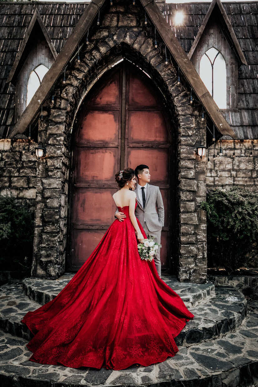 The Ultimate Bridal Statement: The Red Wedding Dress – Envious ...