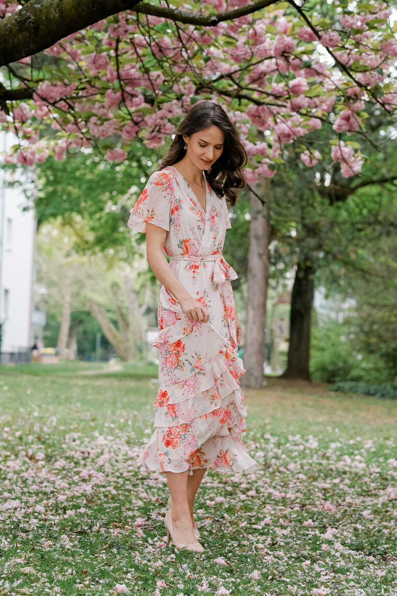 The perfect floral dress for spring and summer 2021 - Florals for ...