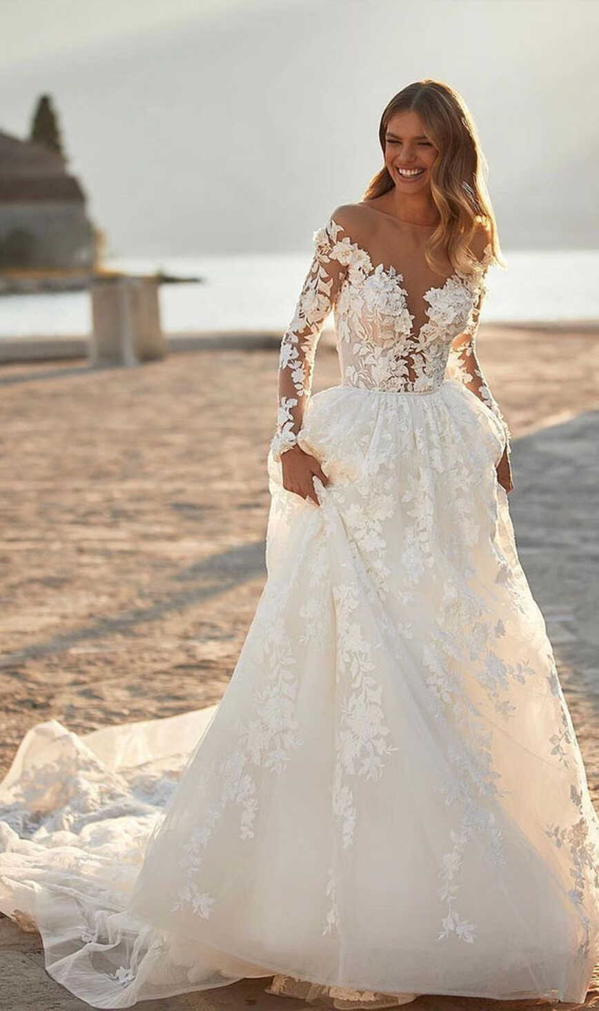 Timeless Wedding Dresses To Lookout : Exquisite lace, sequins + ...