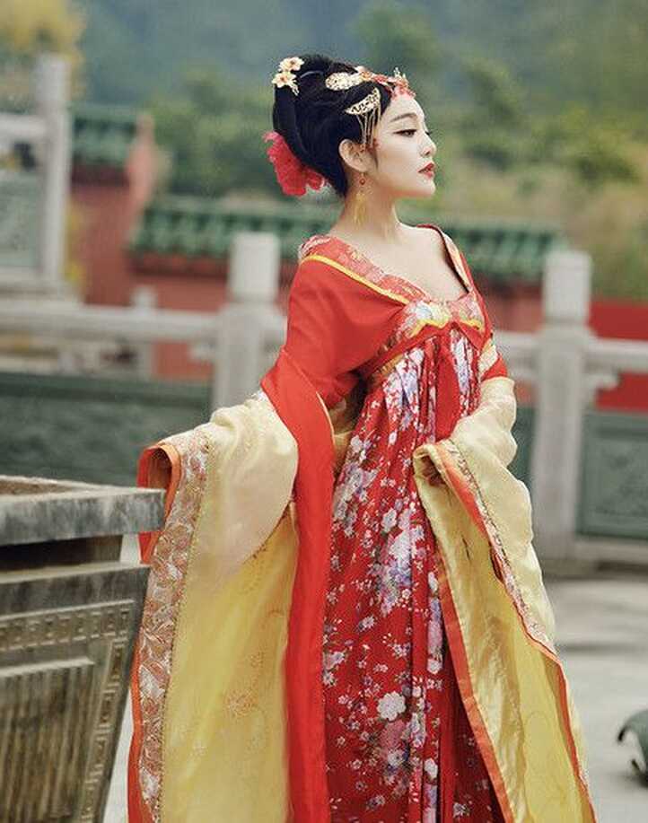 Traditional Chinese Tang Dynasty Costumes and Hair Accessories ...